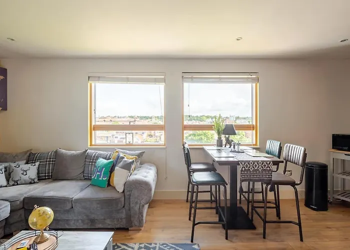 Waterfront 2 Bed Apartment With Views Over Ipswich